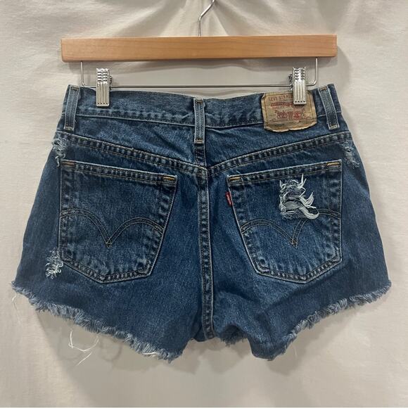 Levi's 550 Classic Relaxed Denim Shorts Women Size 6 Raw Hem Distressed Festival - Picture 2 of 8